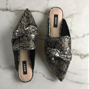 New DKNY Pier Bow Mule Flats Black/Gold - 8
